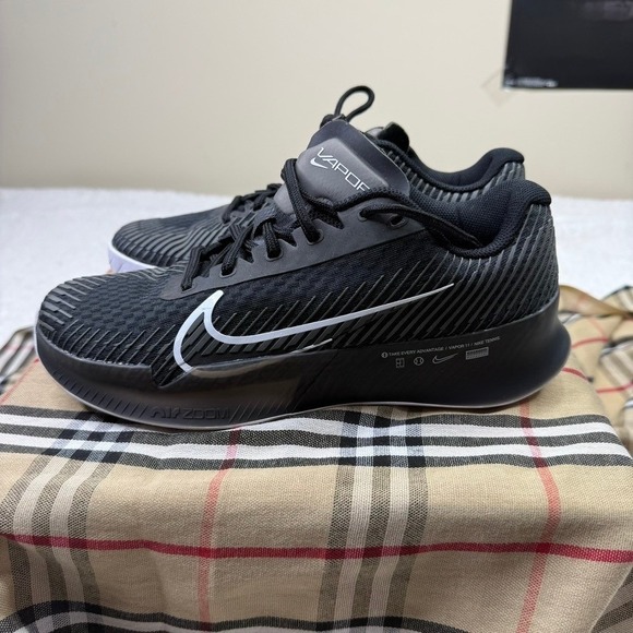 Nike Kids Zoom Vapor 11 Tennis Shoes Black White DR6965 001 Size 7Y
